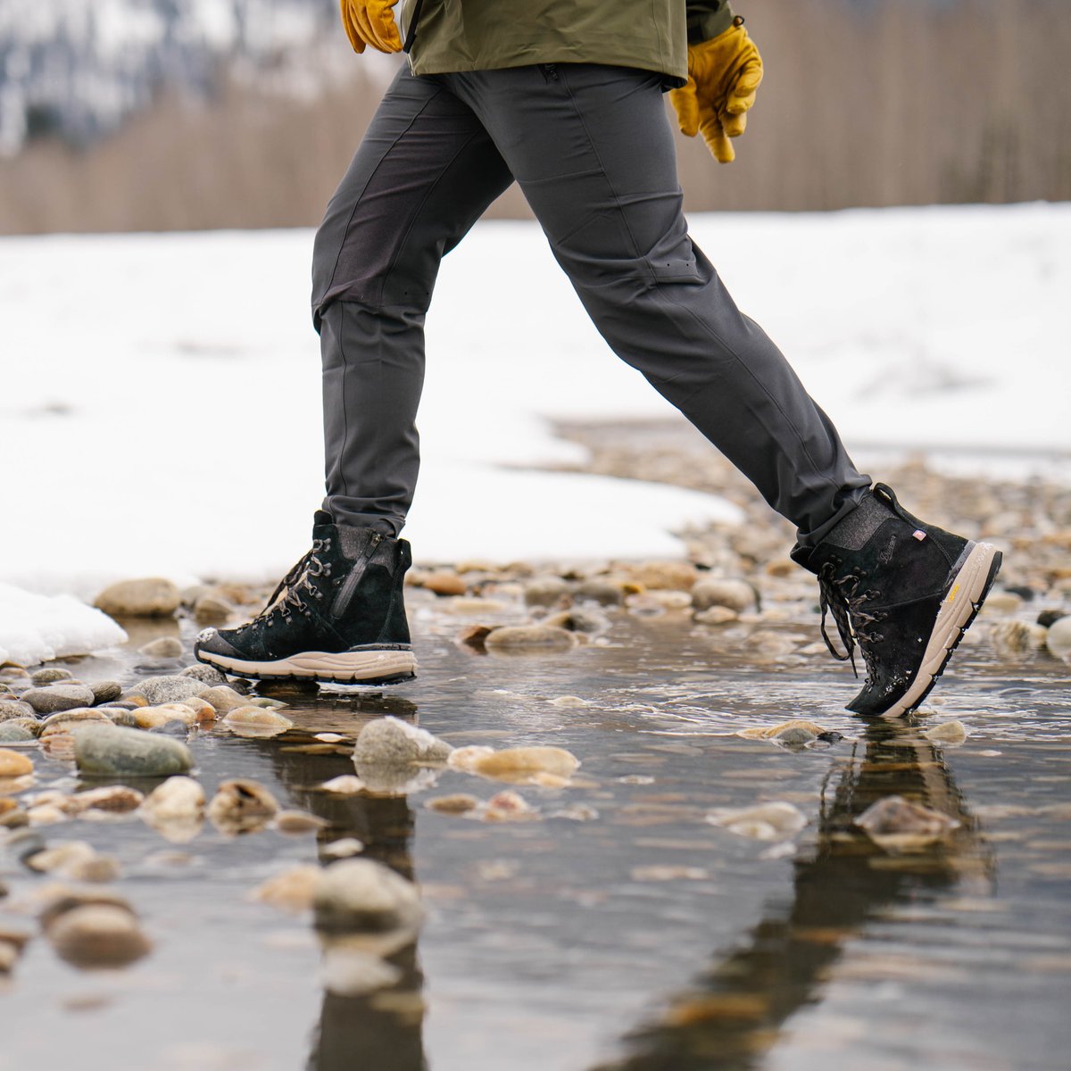 Arctic 600 Side-Zip Black/Brown Insulated 200G / Danner