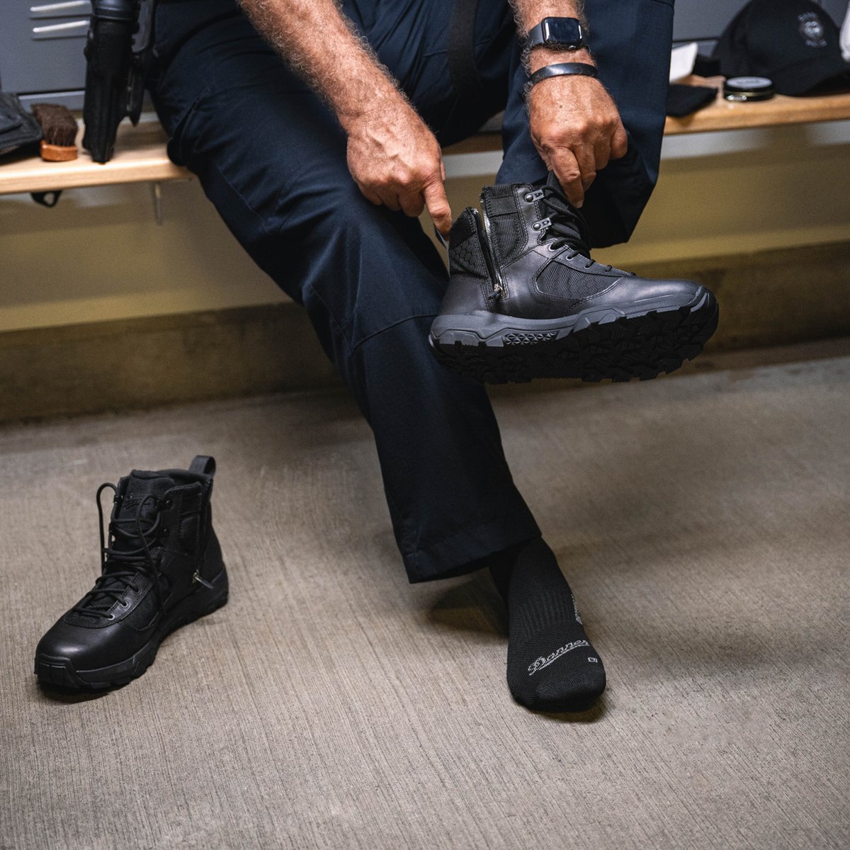 Sonic Side-Zip 6" Black / Danner