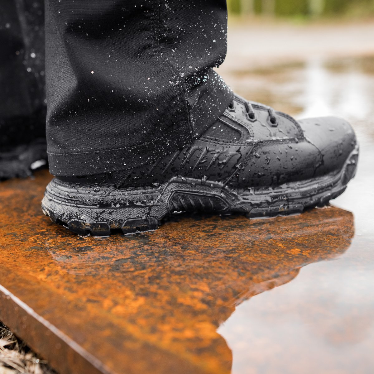 Striker Bolt 8" Black / Danner