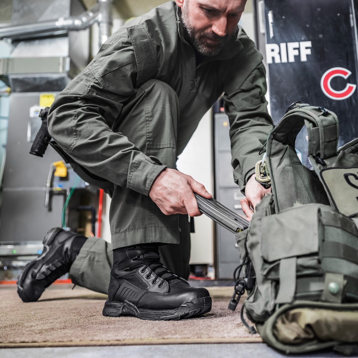 Striker Bolt 8" Black / Danner