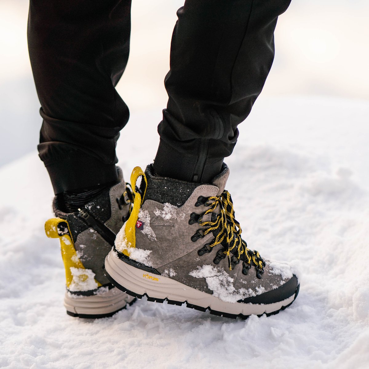Arctic 600 Side-Zip Driftwood/Yellow Insulated 200G / Danner