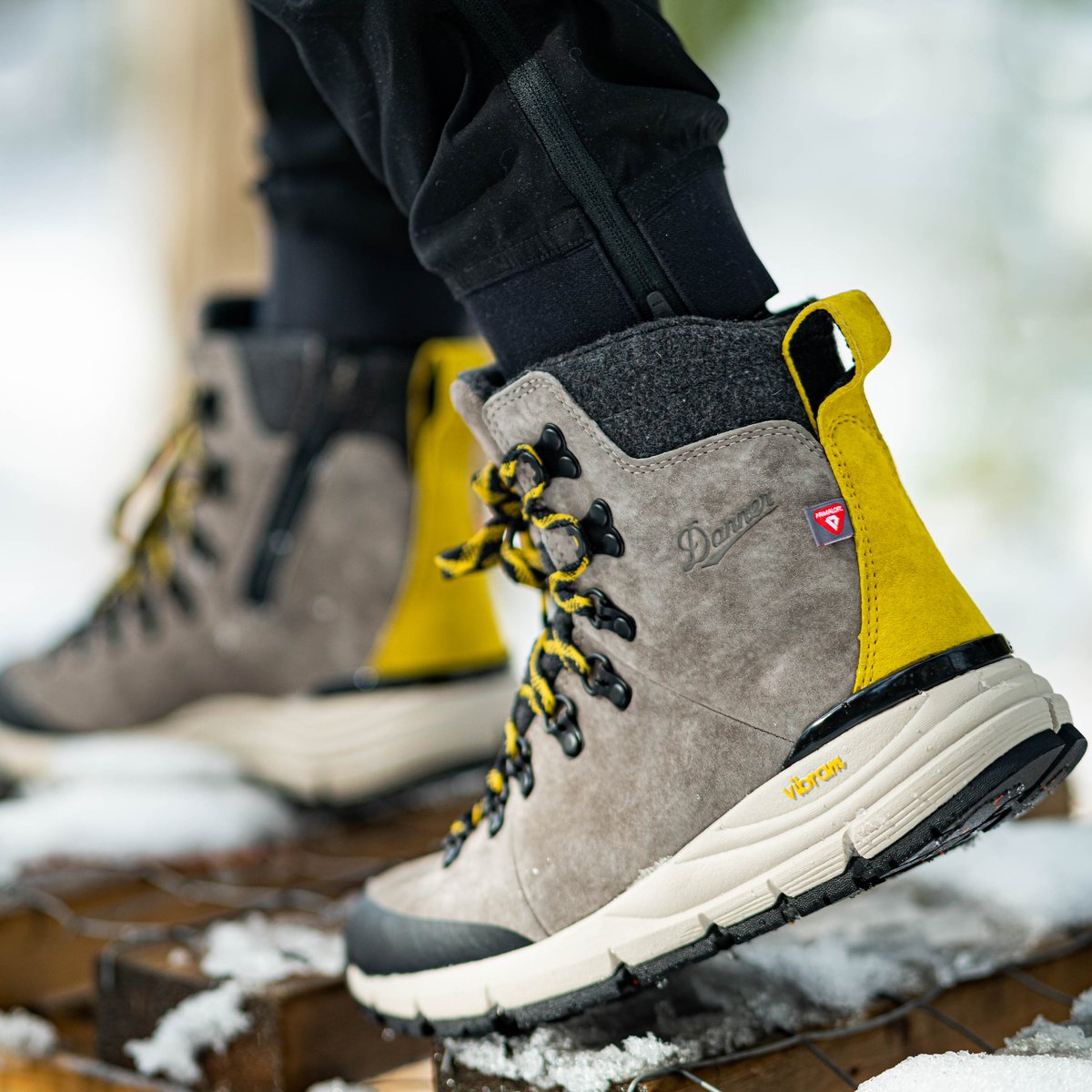 Arctic 600 Side-Zip Driftwood/Yellow Insulated 200G / Danner