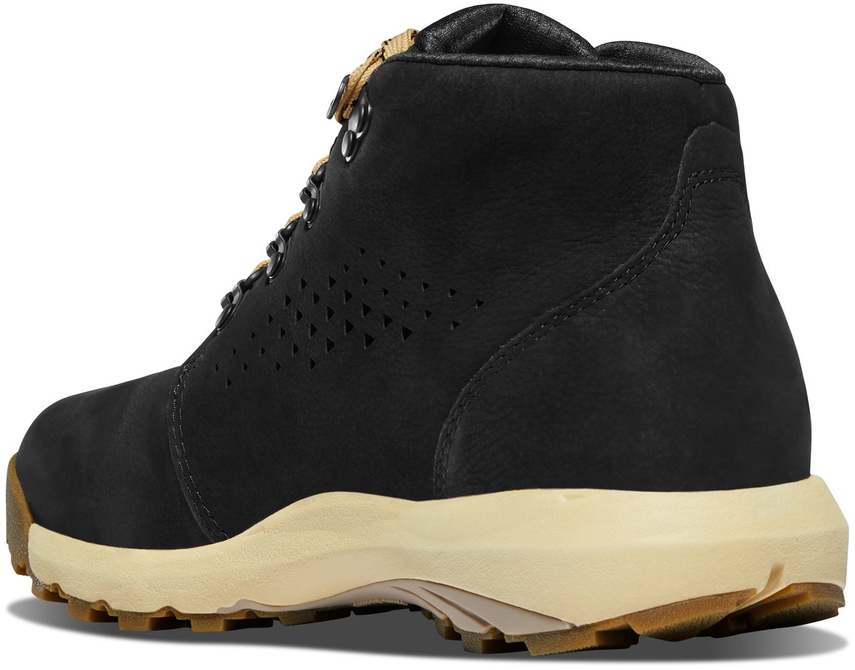 Inquire Chukka Black / Danner