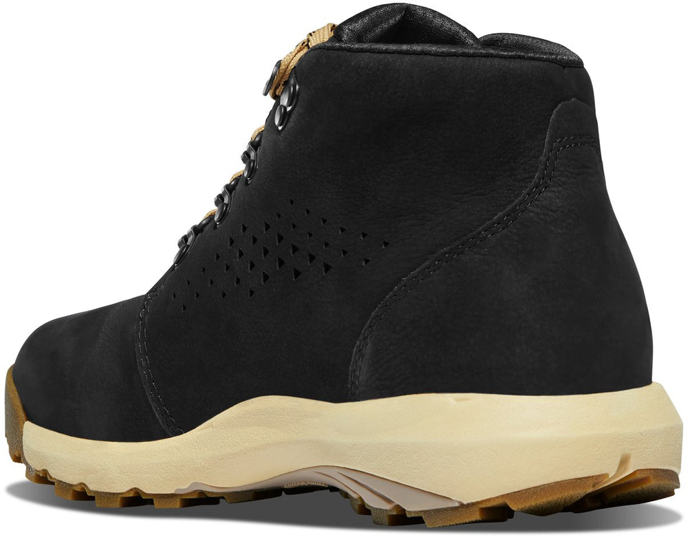 Inquire Chukka Black / Danner