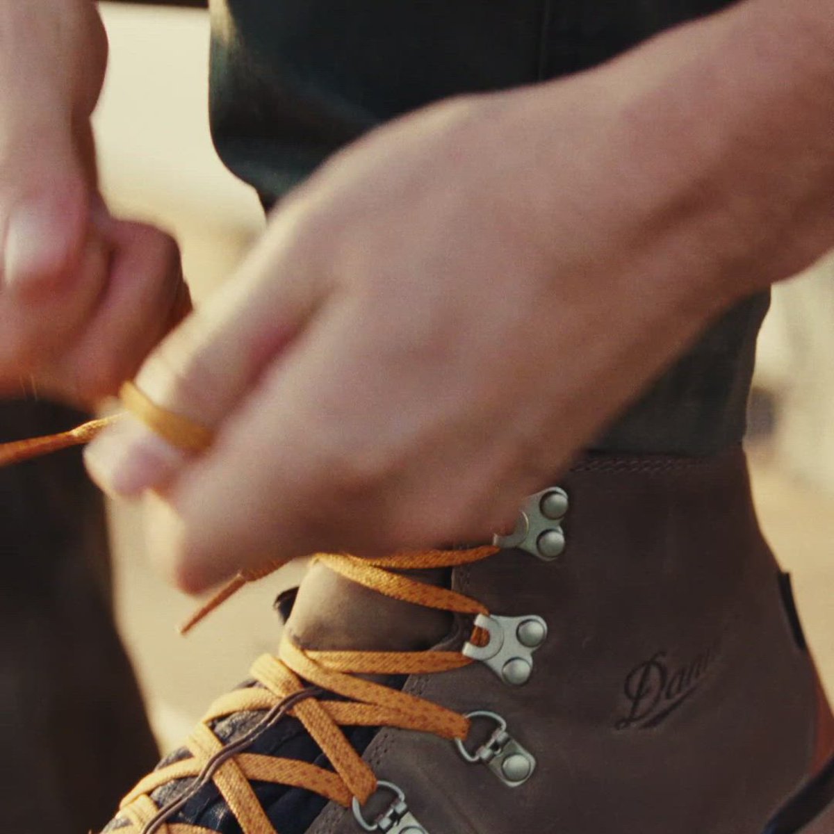 Mountain 600 Saddle Tan / Danner